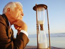 Повышать пенсионный возраст в России начнут с чиновников и депутатов