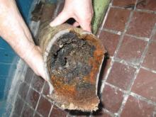 После письма двух челнинок Наилю Магдееву им меняют трубы канализации