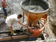 Бетонщикам в Краснодарском крае готовы платить 55 тысяч в месяц