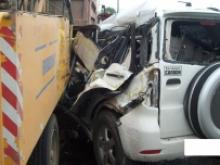 В Набережных Челнах водитель иномарки, врезавшейся в дорожную технику, скончался в БСМП