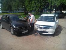 В Набережных Челнах пьяный водитель такси протаранил иномарку