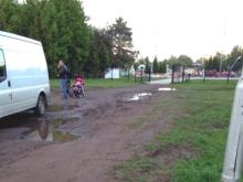 Вход в парк Победы сделали, а дорожку к нему не проложили