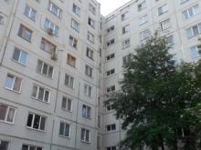 В Набережных Челнах из окна квартиры на 8 этаже выбросилась 17-летняя девушка