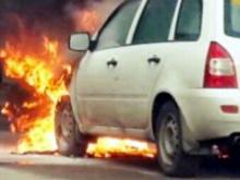 Подержанная Лада - Калина загорелась возле подъезда