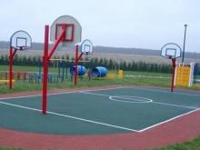 11 новых спортплощадок устанавливают около школ, чтобы сохранить их от варваров