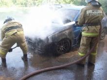 На улице Гидростроителей во время движения загорелась 'Лада Калина'