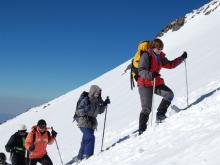 7 семей идут покорять Эльбрус