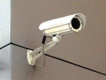 27-летний челнинец украл камеру наблюдения с фасада торгового центра