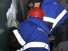 Челнинец с двумя детьми так крепко уснул, что пришлось вскрывать дверь в квартиру