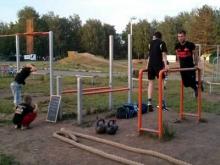 В парке 'Гренада' стартовали бесплатные занятия кроссфитом и йогой