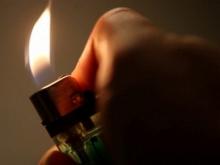 В Набережных Челнах неизвестный поджег общую дверь на три квартиры