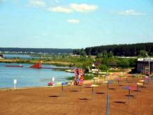 Спасатели ищут в районе городского пляжа утонувшего человека