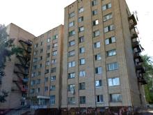 В Набережных Челнах неизвестный поджег общую дверь на 8 квартир в бывшем общежитии