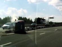 На трассе М-7 иномарка ударилась об отбойник и перевернулась