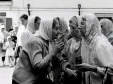 Пенсионерам доставят чиновников «на дом»