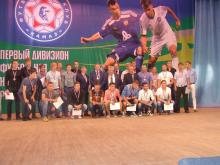 Игрокам «КАМАЗа» вручили кубок и медали за выход в Футбольную национальную лигу 