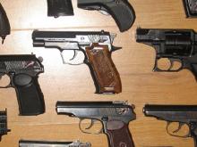 За неделю челнинцы сдали в полицию 3 газовых и 2 травматических пистолета