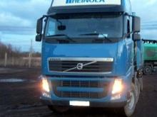 В Набережных Челнах ночью загорелся грузовик Volvo с чипсами и орешками 