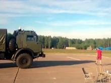 Как беспилотный грузовик «КАМАЗ» реагирует на появление пешехода?