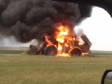 На границе Тукаевского района во время работы сгорел трактор