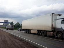 На выезде из Набережных Челнов на трассе М-7 фура насмерть задавила неустановленного мужчину