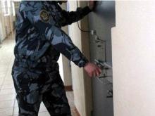 В Набережных Челнах вынесен приговор полицейскому, который передал три телефона арестованному