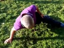 Менеджер из «Нижнекамскнефтехима» отжимается на одной руке