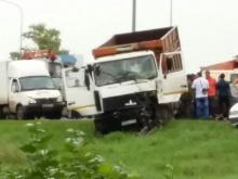 Как столкнулись грузовики на первой автодороге