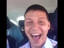 'Поющие менты' спели вторую песню и задержали на трассе иномарку с наркотиками