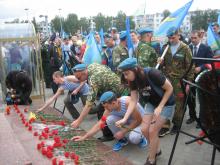 Десантники отмечают 85-ю годовщину со дня образования воздушно-десантных войск