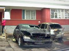 Рано утром неизвестные подожгли «Мерседес» во дворе дома 24/06