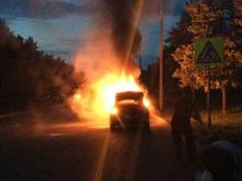 В Набережных Челнах рано утром возле Медгородка запылала служебная иномарка аудиторской фирмы