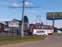 В Набережных Челнах остановлено трамвайное движение в результате столкновения трамвая с автомобилем