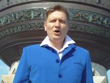 Полуфиналист 'Минуты славы' из Казани Олег Лихачев снял видеоклип 'Рустам Минниханов - наш рулевой!'