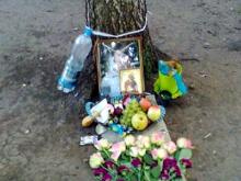 Жительница Набережных Челнов жалуется на поминальное место во дворе её дома