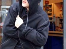 Подросток украл из магазина 'Челны хлеб' вино и побил охранника