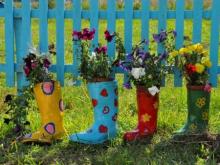Первые композиции к фестивалю цветов появились во дворах Набережных Челнов
