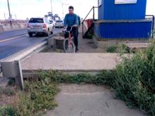 Бетонная плита перекрывает путь дачникам на плотине Нижнекамской ГЭС