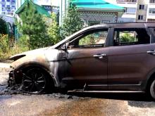 В Набережных Челнах неизвестный злоумышленник поджег в 39 комплексе дорогую иномарку