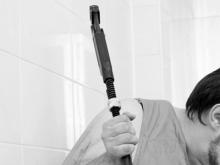 В  комплексе Набережных Челнов мужчина избил своего гостя гаечным ключом