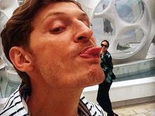 «Отец татар» Павел Воля вытатуировал портреты детей у себя на груди