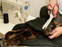 Челнинцы продают меха и донашивают старые ботинки