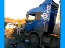 На трассе Набережные Челны - Альметьевск ВАЗ залетел под грузовик Scania