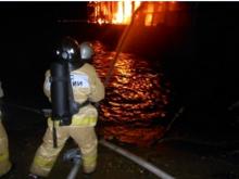 В жилом поселке 'Чаллы Яр' сгорел плавучий дебаркадер