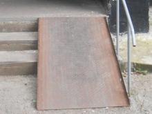 По требованию прокуратуры в доме 41/05 установили пандус для инвалида