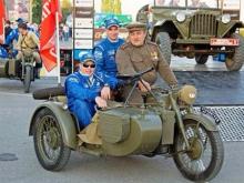 Гонщики команды  'КАМАЗ-мастер' пересели на военные мотоциклы