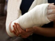 Работница ПРЗ требует 500 тысяч за падение на работе