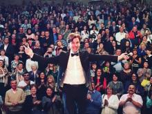 Максим Галкин сделал селфи с поклонниками в Набережных Челнах