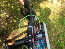 Студенты собирают велосипед с «пультом управления»