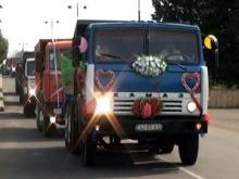 Жители Азербайджана использовали для свадебного кортежа грузовики КАМАЗ